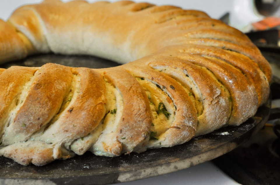 herb bread ring